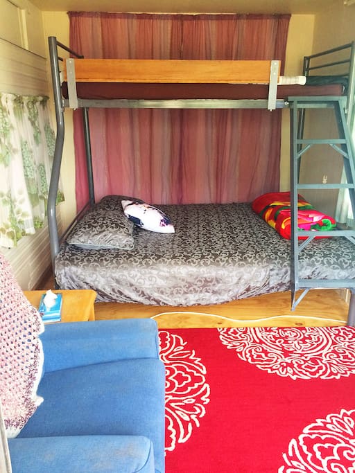 Queen with single bunk bed