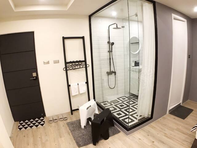 。賀賀。台南中西區市中心 鄰近藍晒圖 新光三越 正興街/國華街 簡約套房