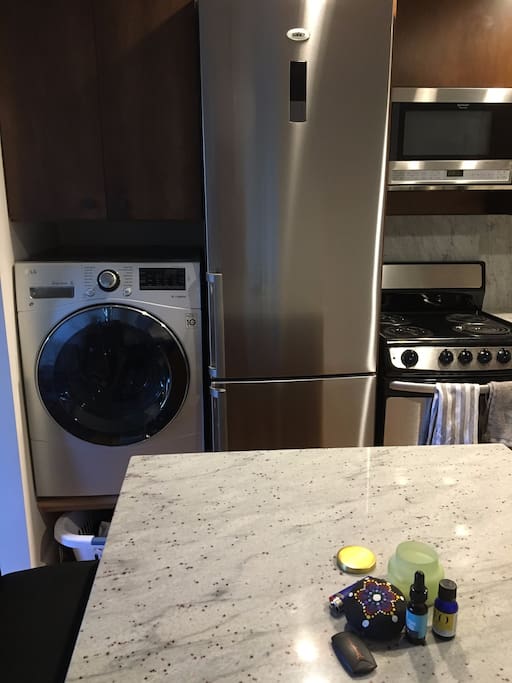 Washer/dryer
Refrigerator/freezer
Stove/oven
Microwave
Dishwasher