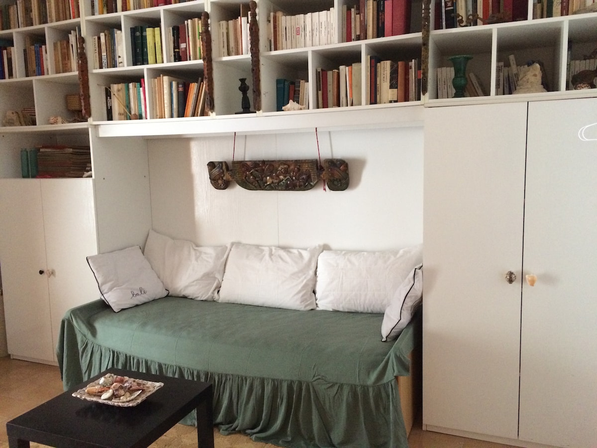 bibliotheekkamer, eenpersoonsbed (mogelijkheid van een tweede eenpersoonsbed) 