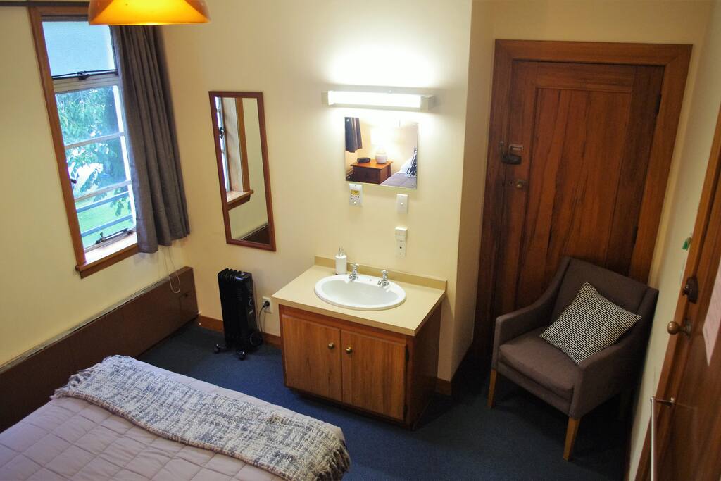 Room 13- suitable for 2 guests. interconnects with room 14