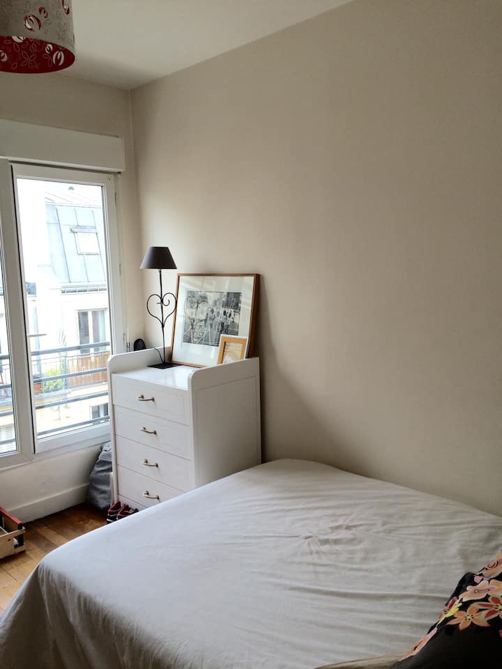 Segundo dormitorio con cama de 140 cm
