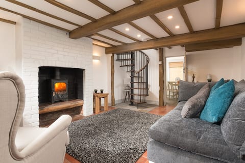 Successful Airbnb property: Luxury & quaint cottage in Stratford Upon Avon in Stratford Upon Avon