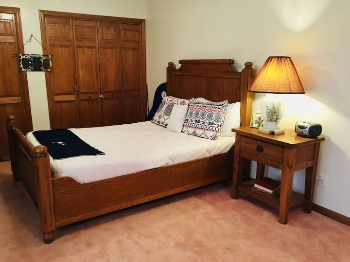 Двойно легло в спалня №2.  Включва врата към външната веранда.