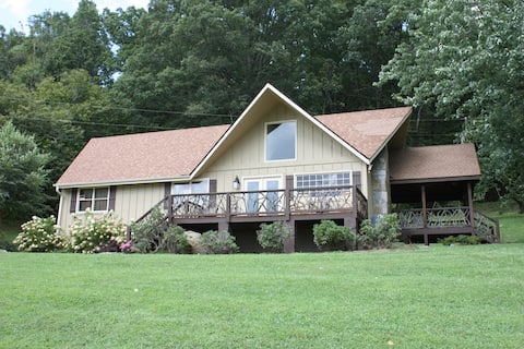 Cabin  #1 in Dillard Chalet Village beautiful view