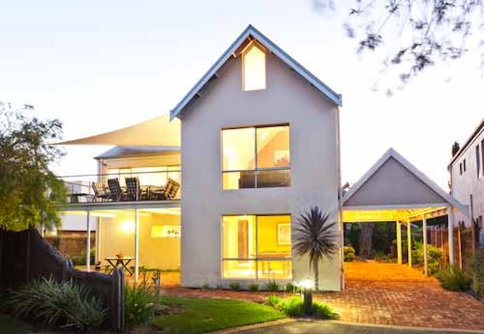 Waterfront Dunsborough House 11