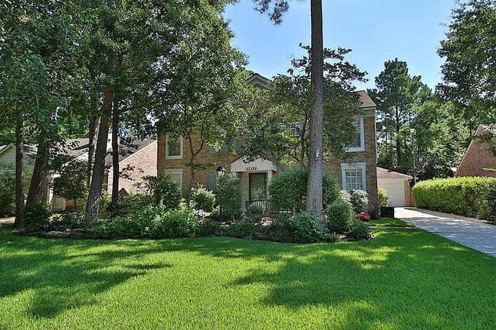 Clean, cozy & spacious 4-bedroom home plus extras
