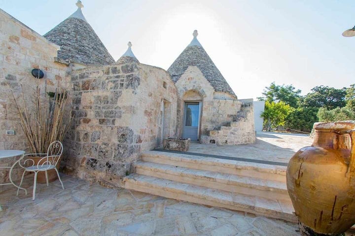 Trullo Ciliegio with pool in Valle d'Itria