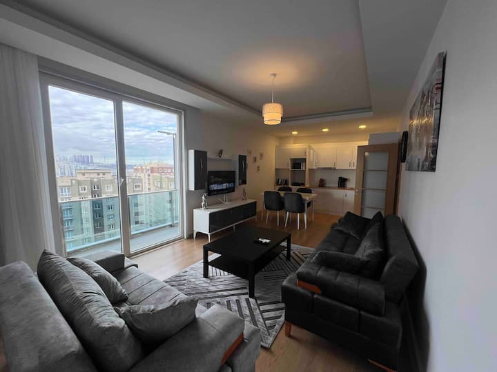 Spacious & Comfy 2 BR & 1 Living Room Family Suite