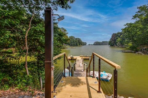 Spacious Lakefront Cottage w/ Private Pier