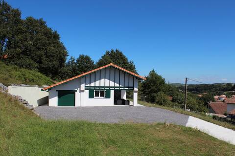 Basque house Txantxangorri between the sea and the mountain