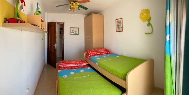 Საძინებლის ბუდის საწოლი, 2 საწოლით 90 × 200 სმ, გარდერობით, ვენტილატორით და კონდიციონერით 