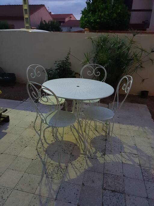 le jardin la nuit