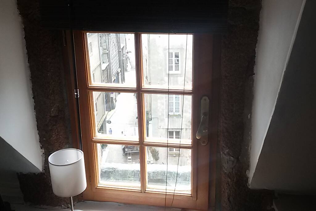 Vue dégagée sur la ruelle