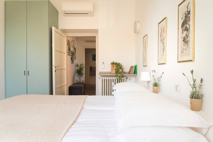 Sweet Home San Lorenzo, 2 BDR, 2 BTH, city center gallery image 4