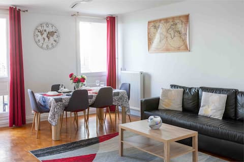 bright apartment in Créteil and free parking