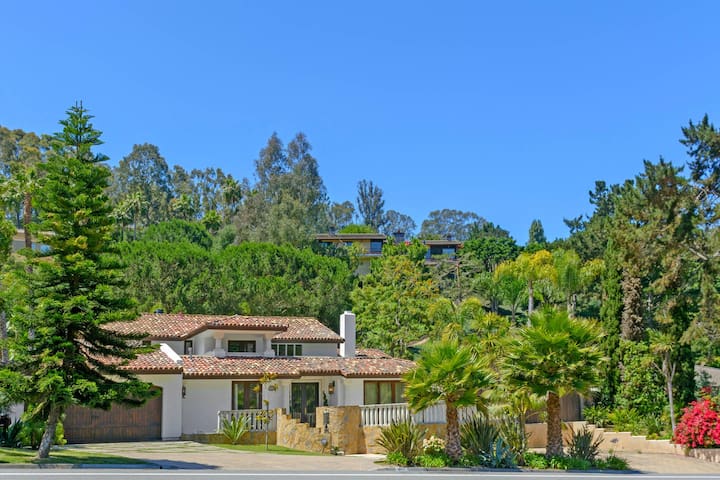 Beautiful Spanish Villa with Sparkling Pool