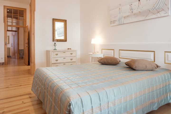 Sé Cathedral @ Balcony / Luxury Lines & Classicism