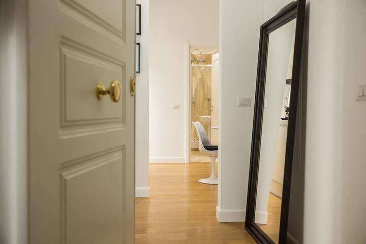 Amazing Piazza Venezia Suite Int. 10 gallery image 2