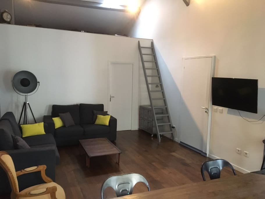 Salon avec mezzanine