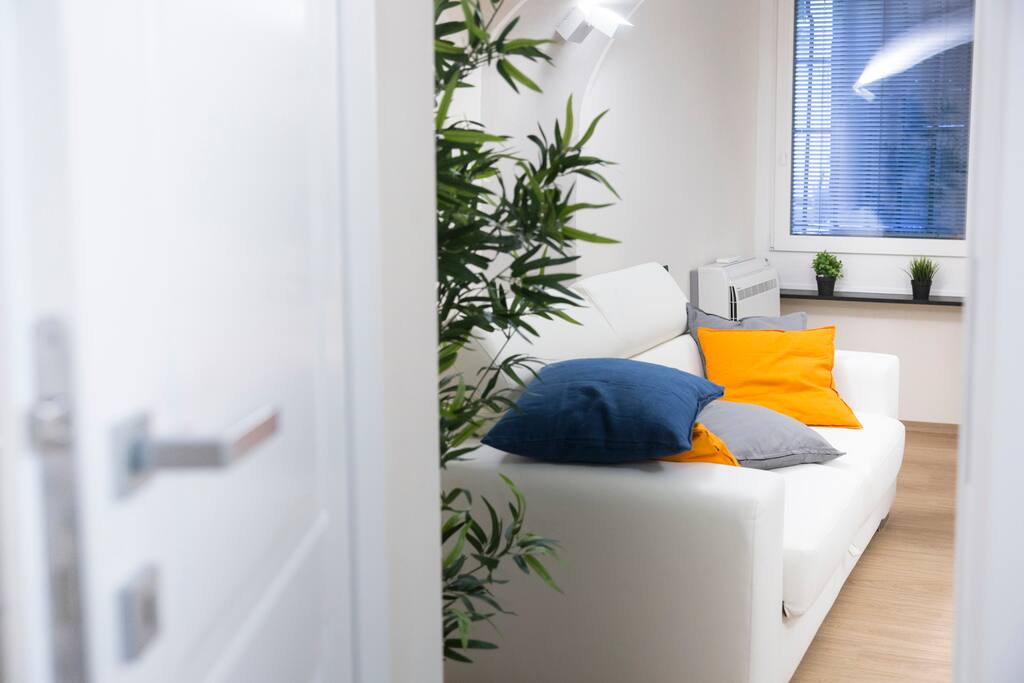 Living Room (sofa-bed) / Soggiorno (divano-letto)