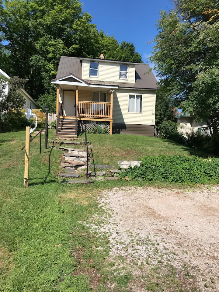 Lake Bancroft Cottage