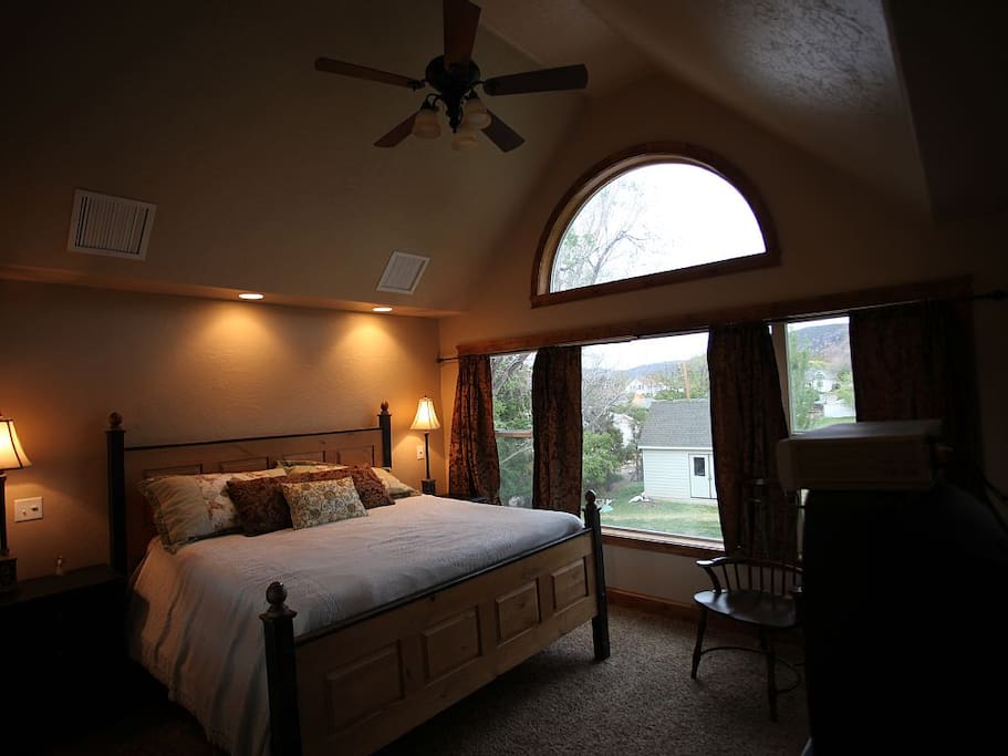 9 bedrooms total, this one overlooks Valentines peak, king size bed and tv with dish network