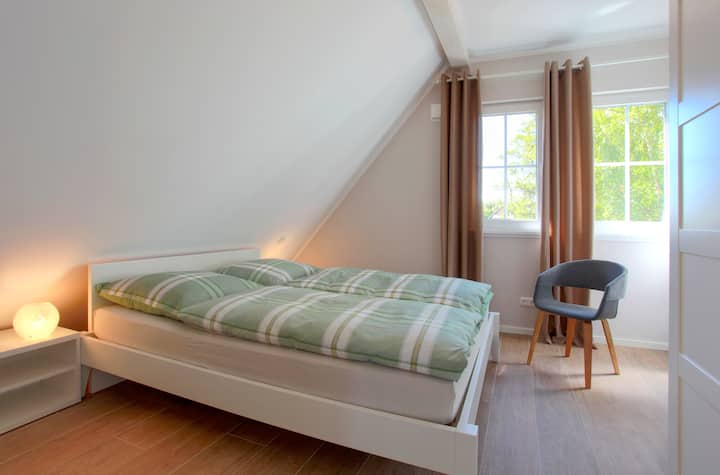 ห้องนอนชั้นล่าง