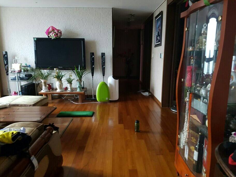 저희집 거실입니다