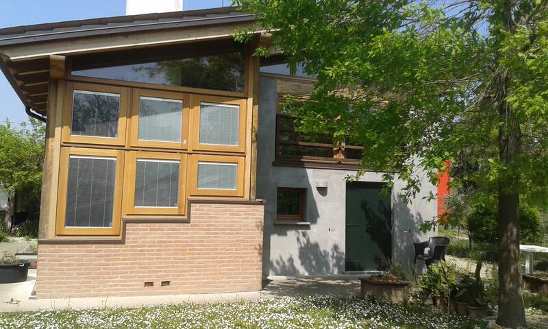 Wild garden Chalet close to Padova and Venice