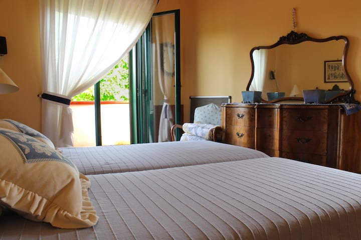 Stanza da letto Casa1 + balcone / Bedroom House1 + balcony