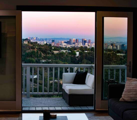 Luxury Brentwood Home with Stunning Views gallery image 4