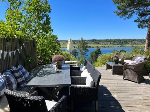 Villa with immediate proximity to the sea