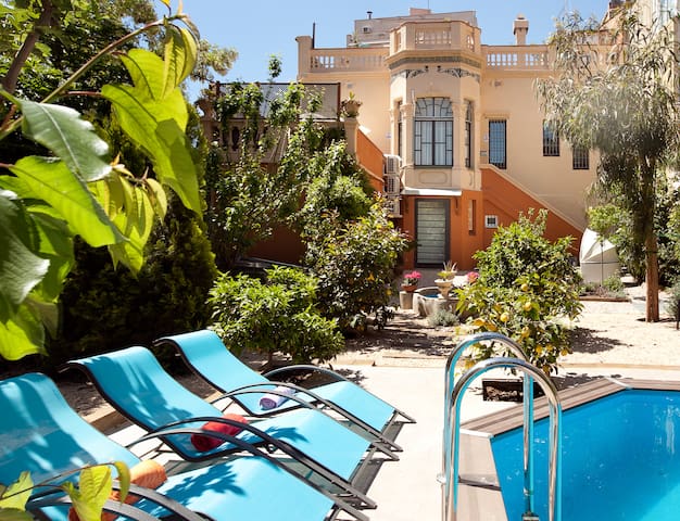 Modernist villa,private garden & pool in Barcelona