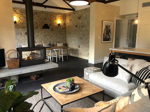 Successful Airbnb property: BELLE’S COTTAGE-Luxurious Stirling Escape, 🔥🍂🎾🌲🐑🐓 in Adelaide Hills Council