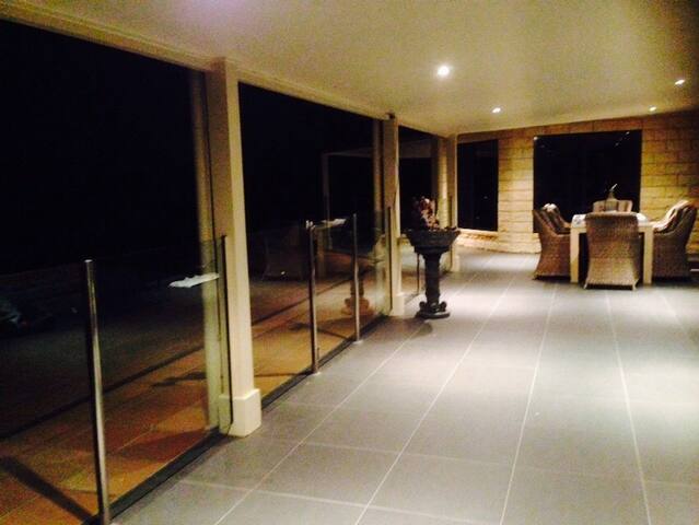 Modern 3 bedroom unit in country setting. gallery image 2