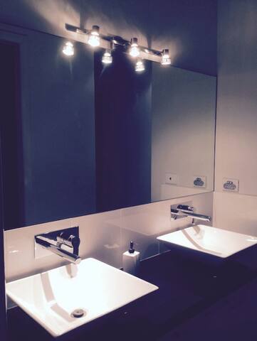 Modern 3 bedroom unit in country setting. gallery image 4