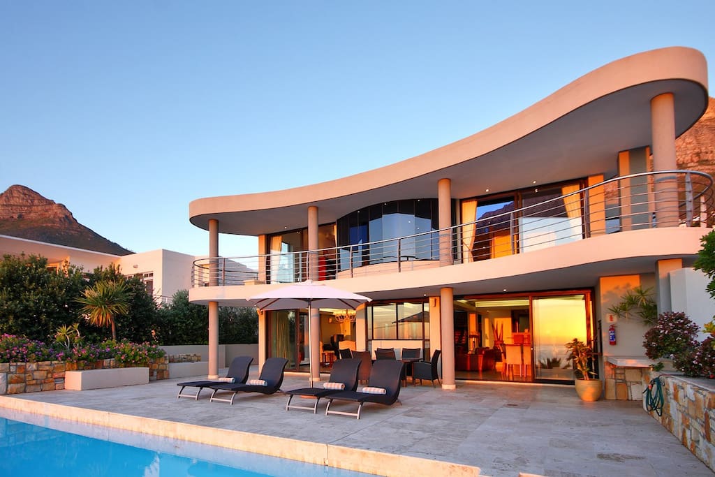 Villa Wescamp, Camps Bay, Cape Town - Houses for Rent in Cape Town, Western Cape, South Africa