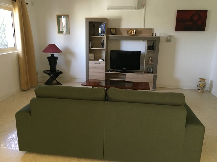 Air-conditioning works against pre-paid card available from owner. Colour TV and WiFi. Very airy and lots of daylight.