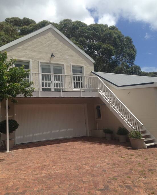 Gora House