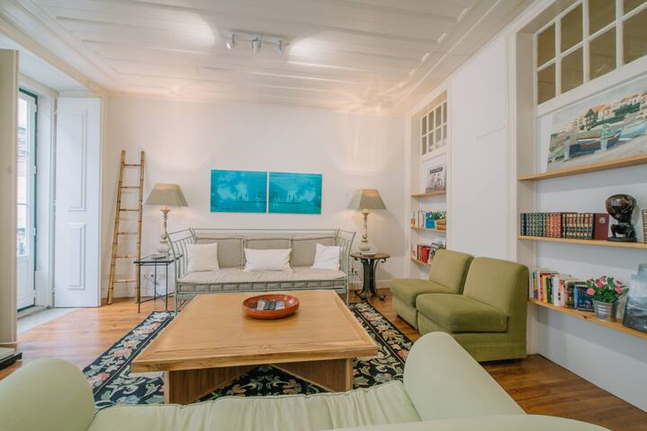Vintage Bairro Alto Lisbon Apartment gallery image 5