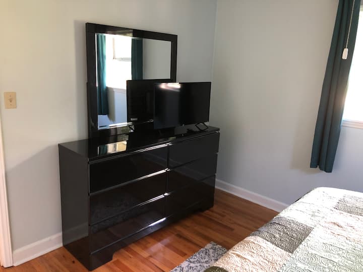 טלוויזיה בחדר השינה