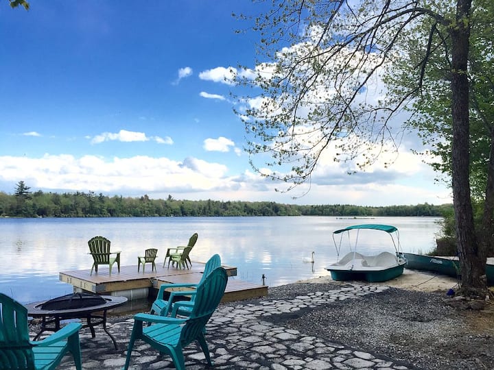 Lakefront w Hot Tub/Sauna/Boats in Heart of Pocono Houses for Rent in