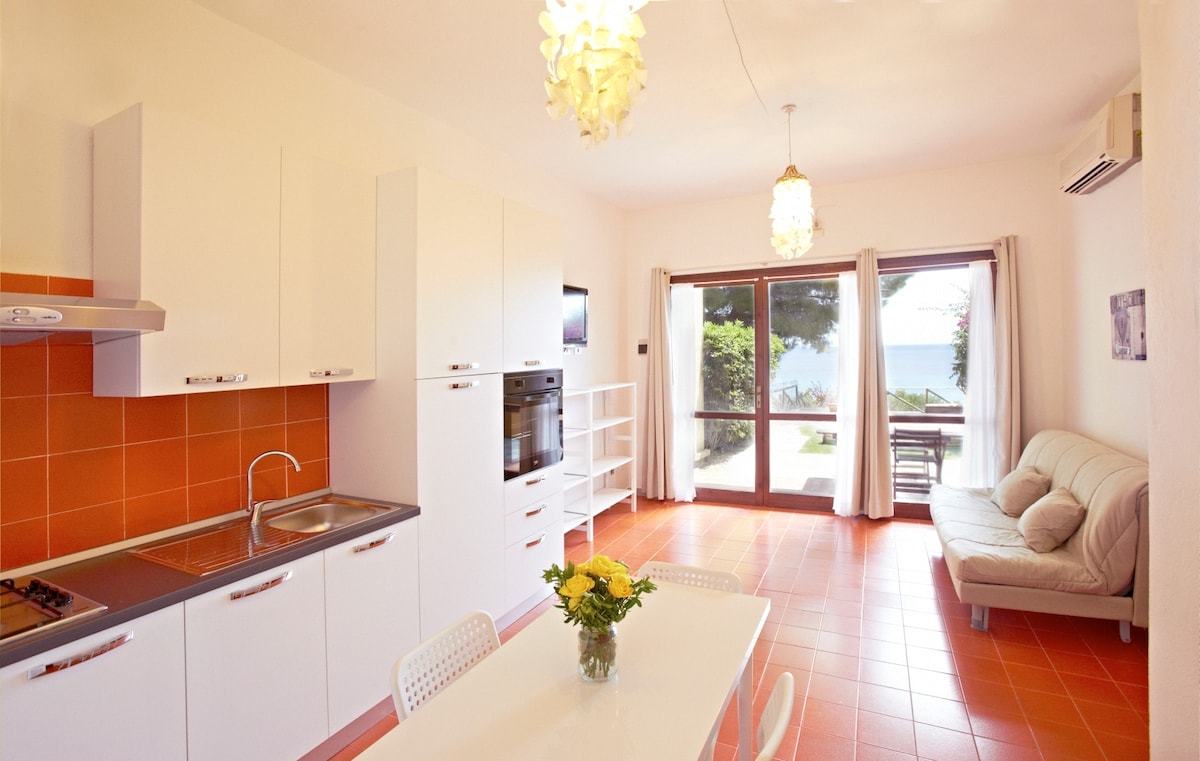 Annonce Airbnb populaire: Pinus Village Sea Front Apartment à Pula