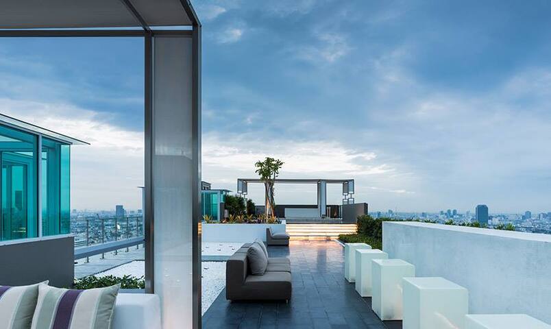 Luxury 2 Bedroom apartment close to everthing gallery image 2