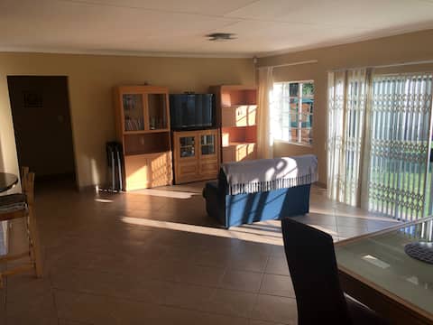 Garden Flat - Close to Airport