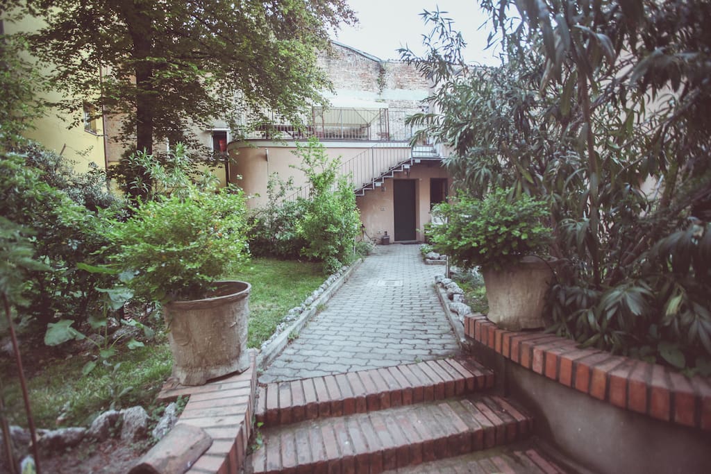 path leading to apartment