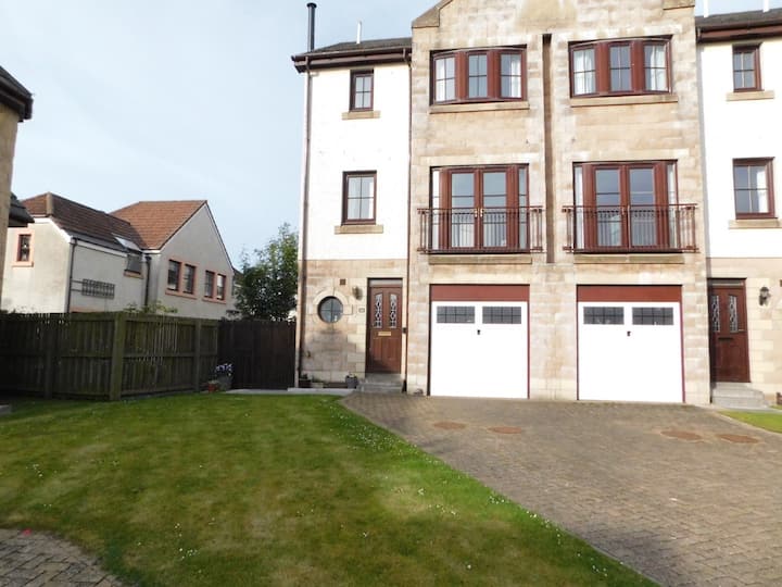 Beautiful Townhouse In Picturesque Elie, Fife Houses for Rent in Elie