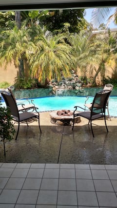 Tropical+Backyard+with+heated+pool