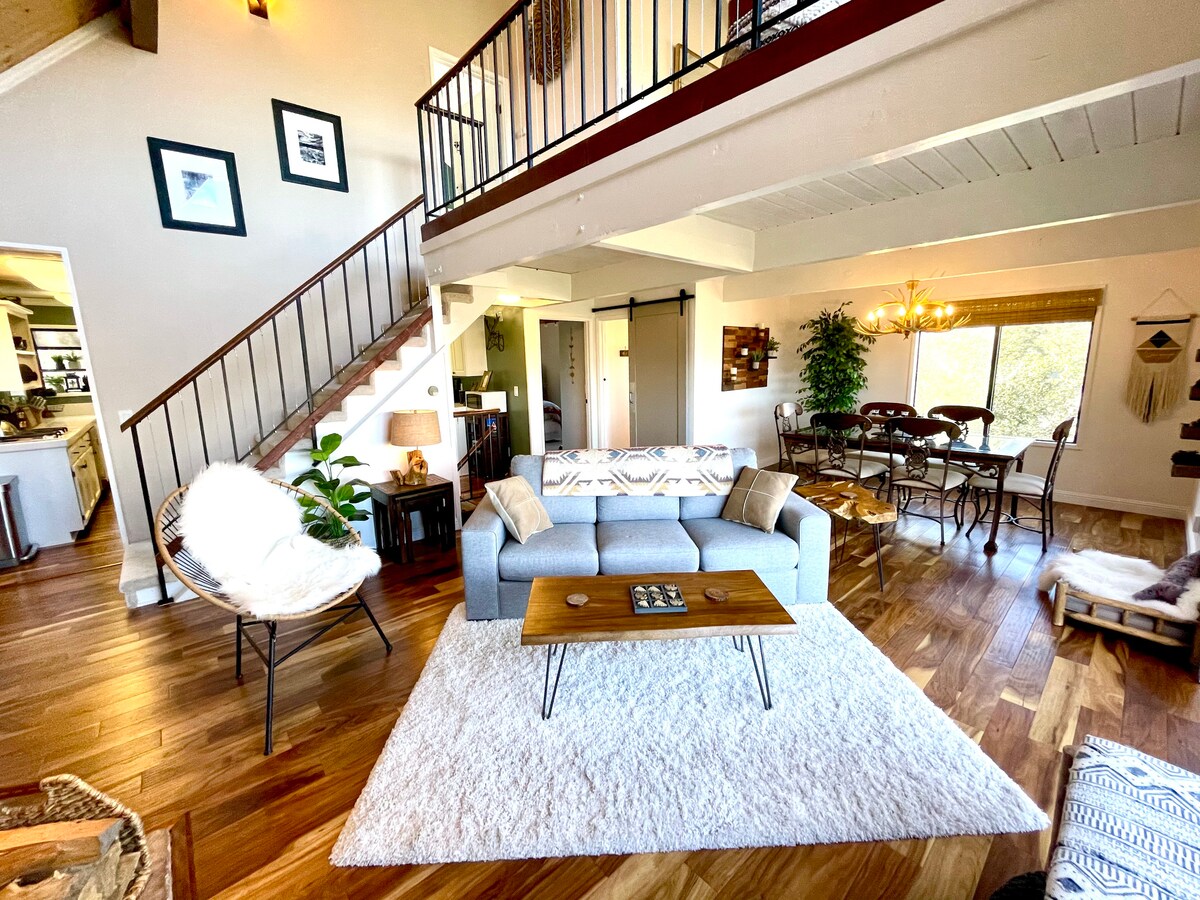Top Airbnb: Little Big Sky: Dog-friendly Treehouse with a View in Lake Arrowhead